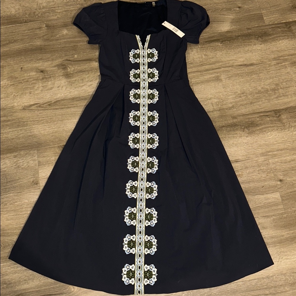 ELIE TAHARI The Faye Pleated Floral-Embroidered Midi Dress - Picture 7 of 16